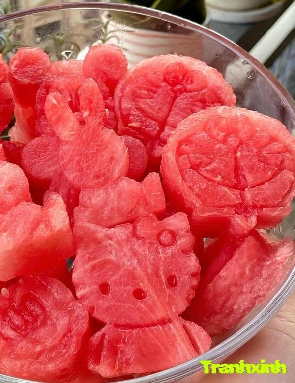 trang trí dưa hấu helo kity