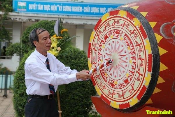 trang trí dùi trống khai giảng 2023