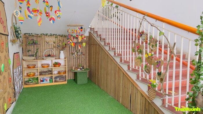 trang trí gầm cầu thang phong cách hiện đại