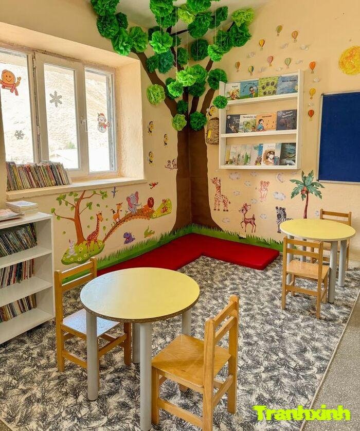 trang trí giá sách lớp học sáng tạo