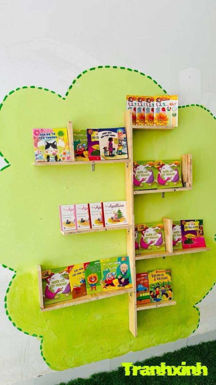 trang trí giá sách lớp học thân thiện