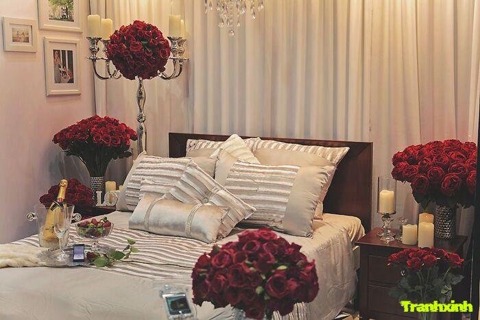 trang trí giường cưới tone trắng lãng mạn