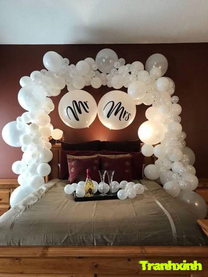 trang trí giường cưới tone trắng