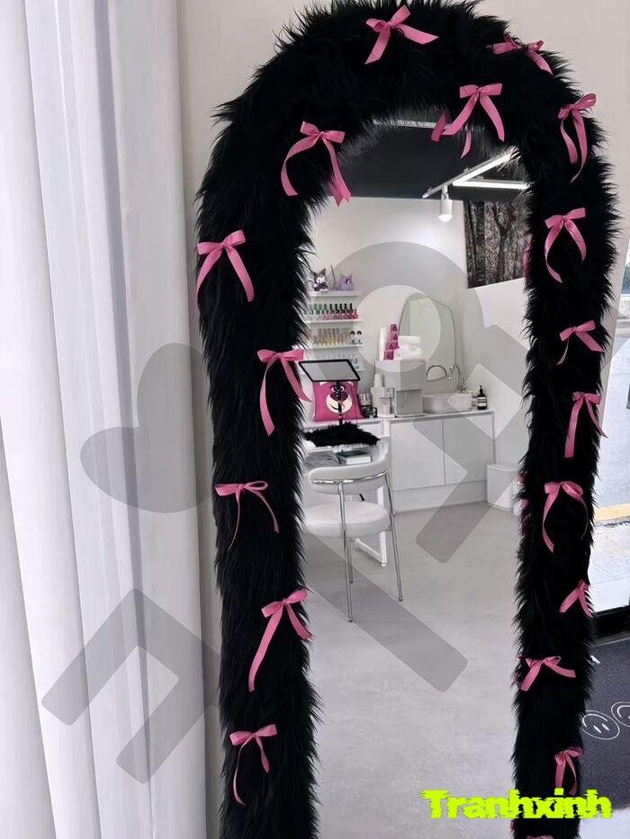 trang trí gương mở rộng không gian