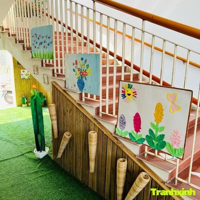 trang trí hành lang mầm non chủ đề gia đình