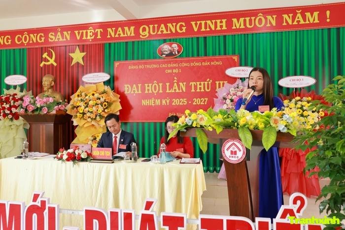 trang trí khánh tiết đại hội chi bộ
