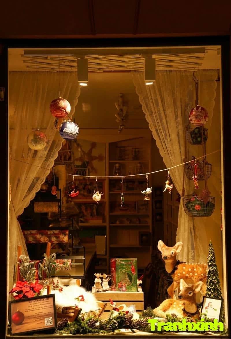 trang trí noel trên cửa kính