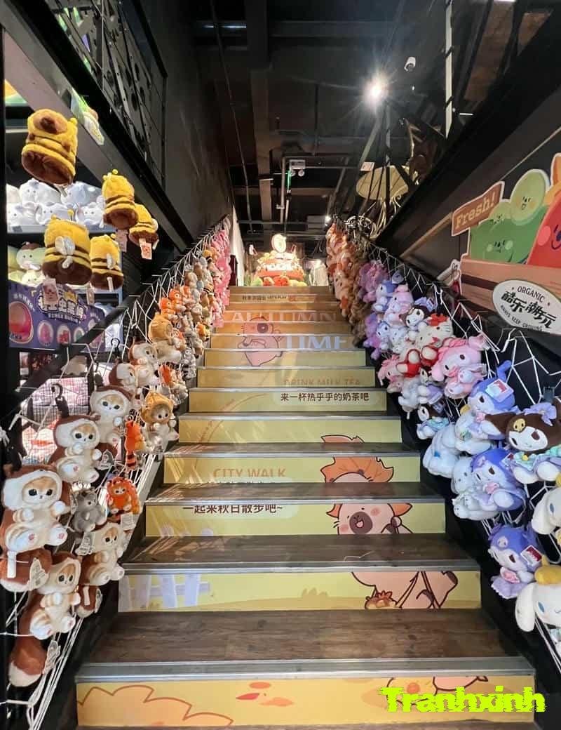 trang trí phòng khách nhà ống 5m có cầu thang