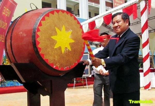 trang trí trống khai giảng mầm non