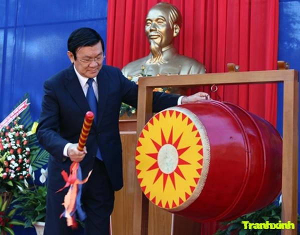 trang tri trong khai giang