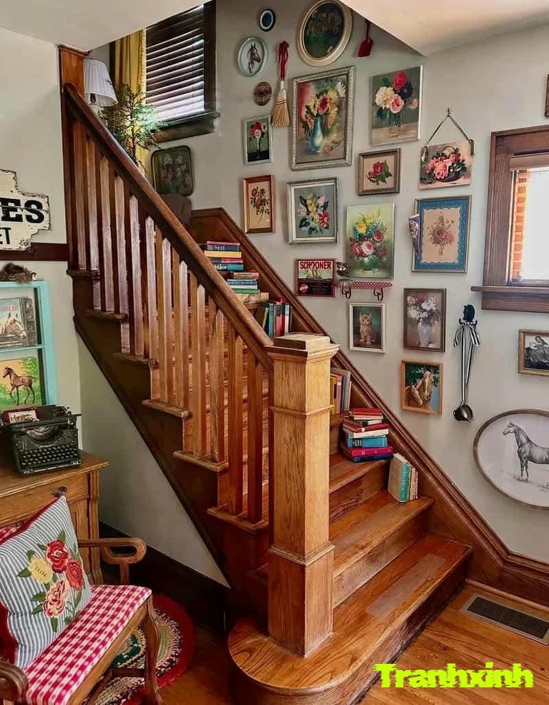 trang trí vách cầu thang